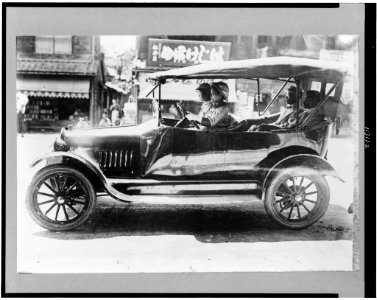 First women chauffeurs of Japan LCCN95507562