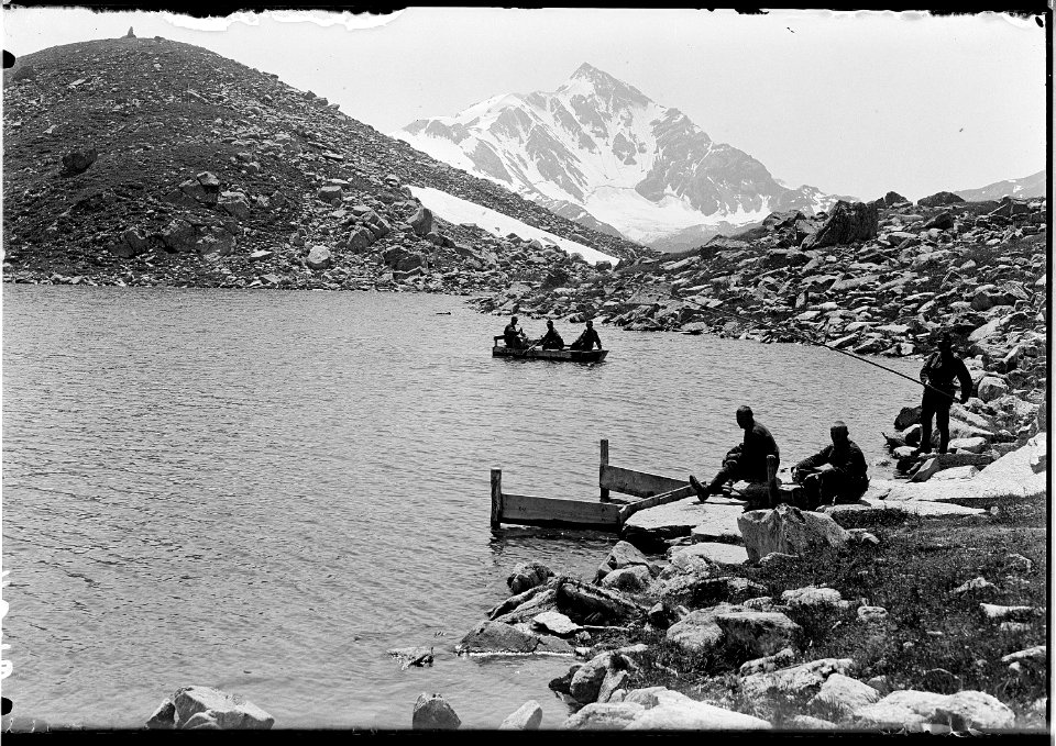 Fischen am Bergsee auf 2200m - CH-BAR - 3236923