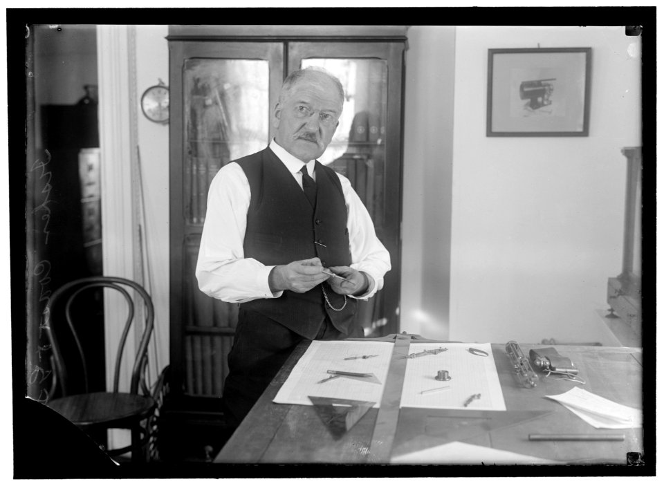 FISCHER, ERNEST GEORGE. CHIEF OF INSTRUMENT DIVISION, COASTAL GEODETIC SURVEY, 1907-1921 LCCN2016866790
