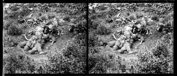 Fismettes. Cadavres dans un trou d'obus. 18-9-18 - Fonds Berthelé - 49Fi1207