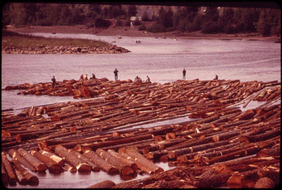 Fishermen-on-a-commercial-log-raft-on-the-willamette-river-051973 4272309374 o