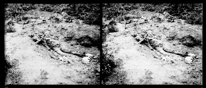 Fismettes. 18-9-18. Cadavres allemand et américain - Fonds Berthelé - 49Fi1210