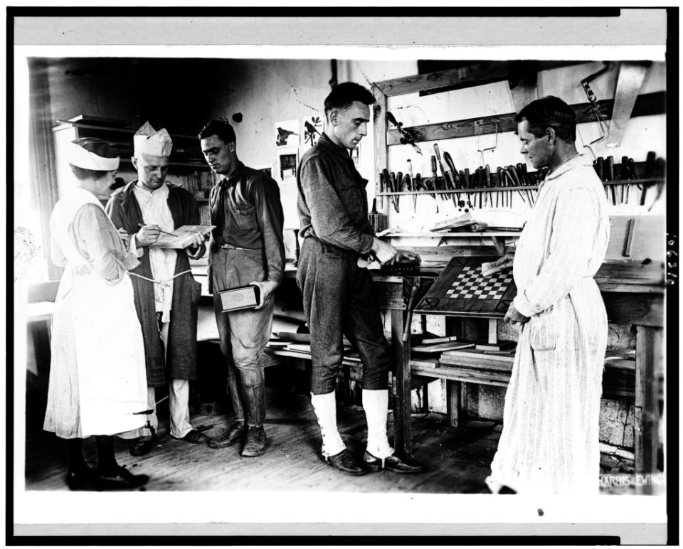 Five disabled veterans in reconstruction section, Walter Reed Hospital LCCN92521808