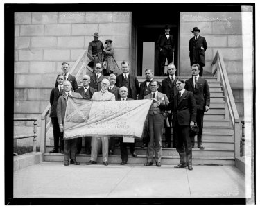 Flag captured by the 118th Illinois regiment from the 11th Tenn. Volunteers which was today returned to the state of Tenn. on the anniversary of General Grant's birth. Front row, left to LOC npcc.06158