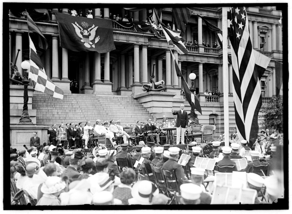 FLAG DAY. FLAG DAY EXERCISES, STATE, WAR AND NAVY BUILDING. WILSON SPEAKING; BRYAN, DANIELS, WILLIAM PHILLIPS, F.D. ROOSEVELT, ETC. PRESENT LCCN2016865643