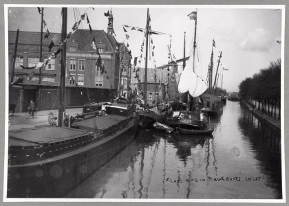 Flags hung on canal boats. T. R. Roosevelt, Delft, Holland. LCCN2013651167