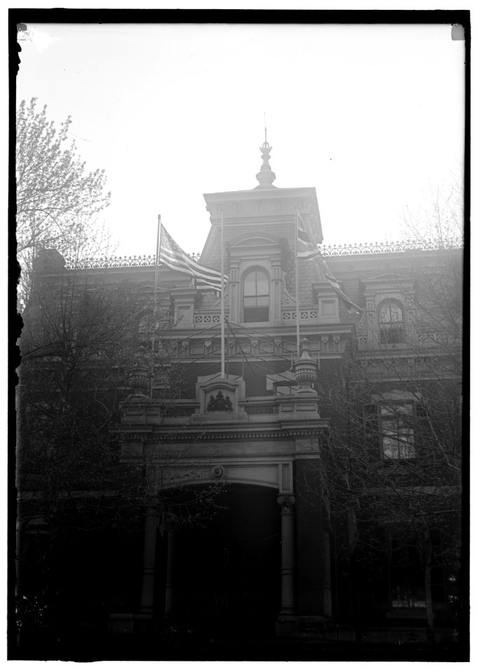 FLAGS. BRITISH AND AMERICAN FLAGS ON BRITISH EMBASSY LCCN2016867606