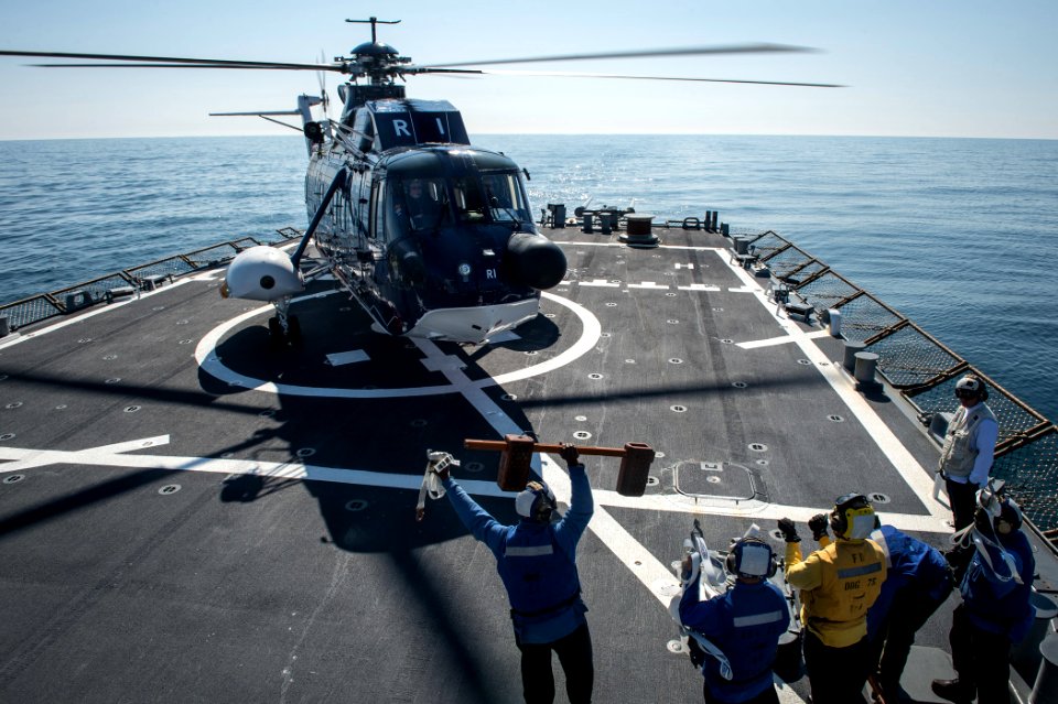 Flag Officer Sea Training 150406-N-JN664-093
