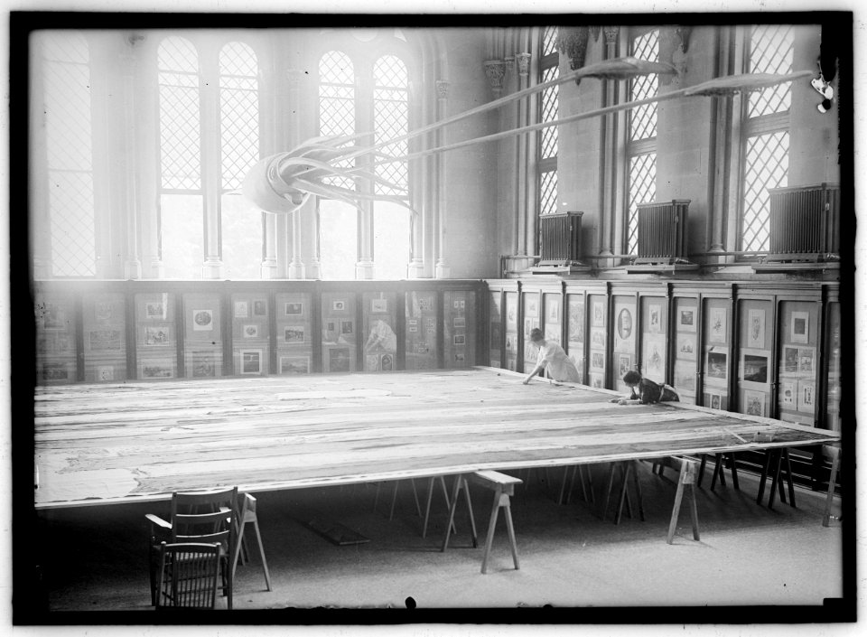 FLAGS. HUGE AMERICAN FLAG LCCN2016865574