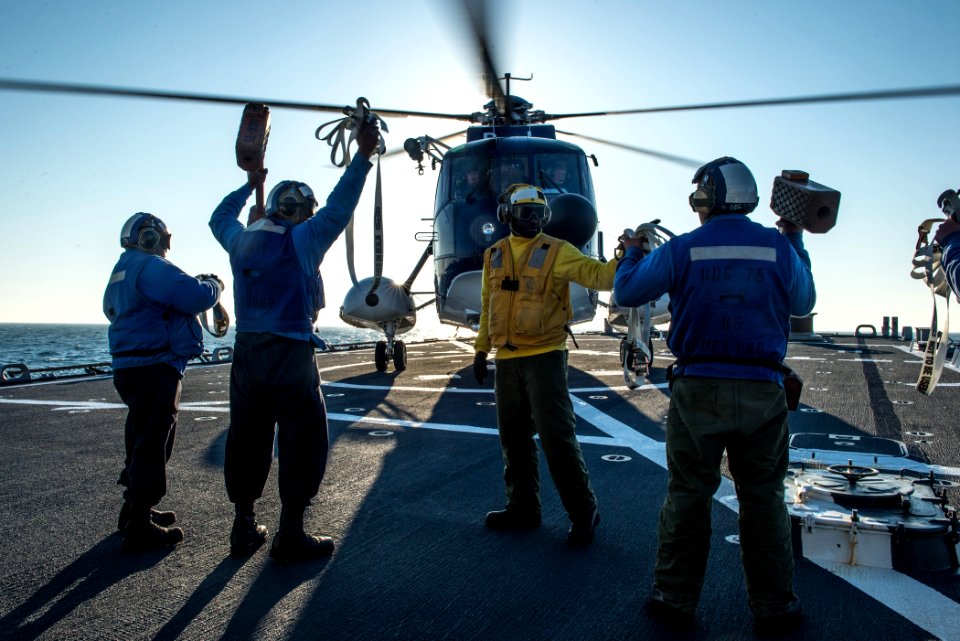 Flag Officer Sea Training-Joint Warrior 150408-N-JN664-235