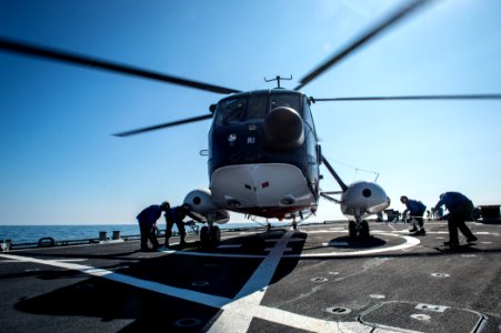 Flag Officer Sea Training 150406-N-JN664-033