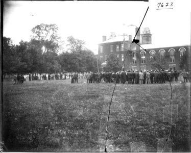 Flag rush spectators 1906 (3194653129) photo