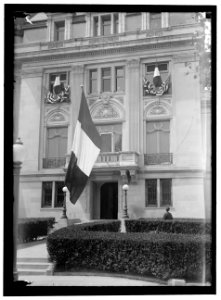 FLAGS ALLIED FLAGS ON FRENCH EMBASSY DURING VISIT OF BRITISH AND FRENCH COMMISSIONERS LCCN2016866886