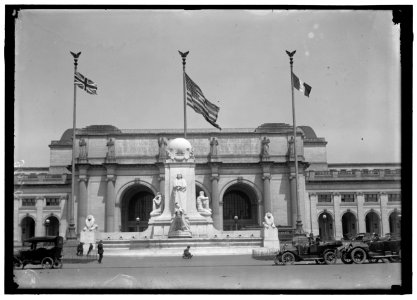 FLAGS. AMERICAN, BRITISH, AND FRENCH FLAGS IN FRONT OF UNION STATION, AWAITING ARRIVAL OF BALFOUR AND ALLIED COMMISSION LCCN2016867626