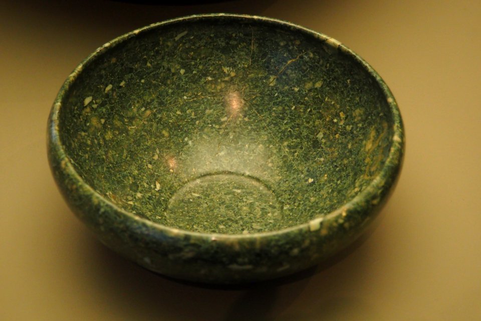 Flat-bottom cup-MAHG A 2004-0029-P5300448