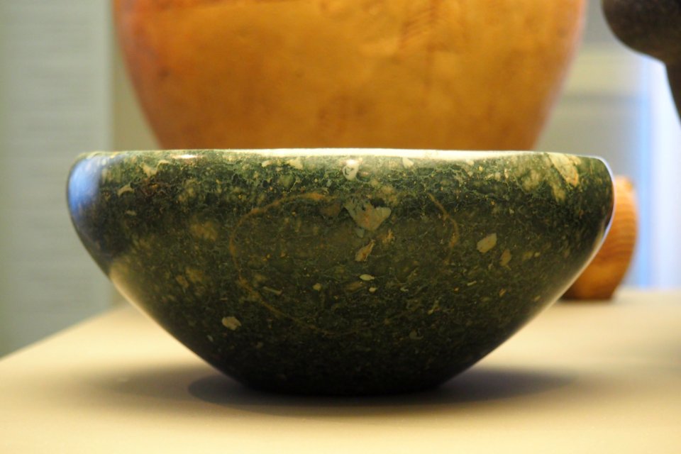 Flat-bottom cup-MAHG A 2004-0029-P5300443