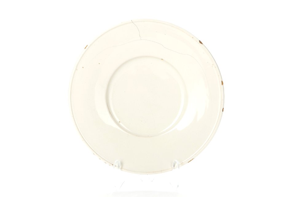 Flat tallrik av vitglaserad fajans från 1600-talet - Skoklosters slott - 93581