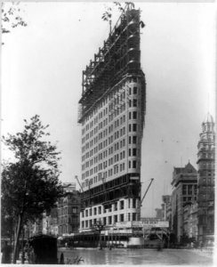 Flatiron building under construction, New York City LCCN2002699461