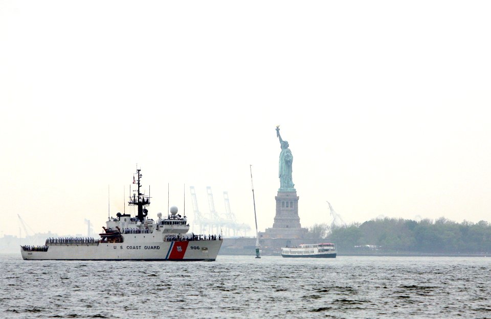 Fleet Week New York 2012 120523-N-KP312-006