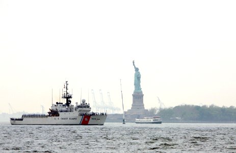 Fleet Week New York 2012 120523-N-KP312-006