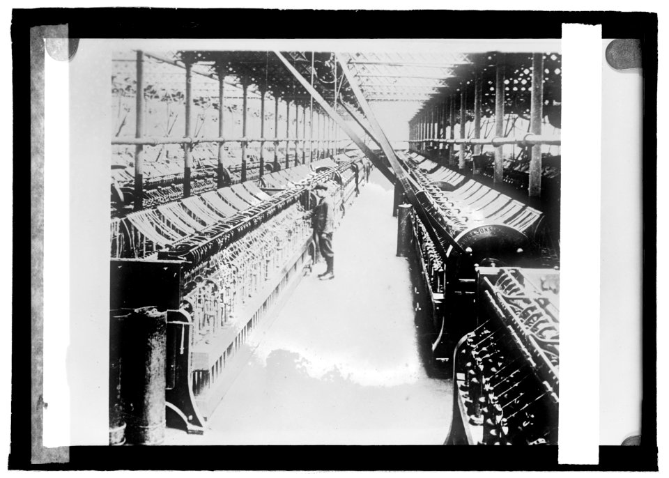 Flax industry, warping room in a linen mill, Ireland LCCN2016822000