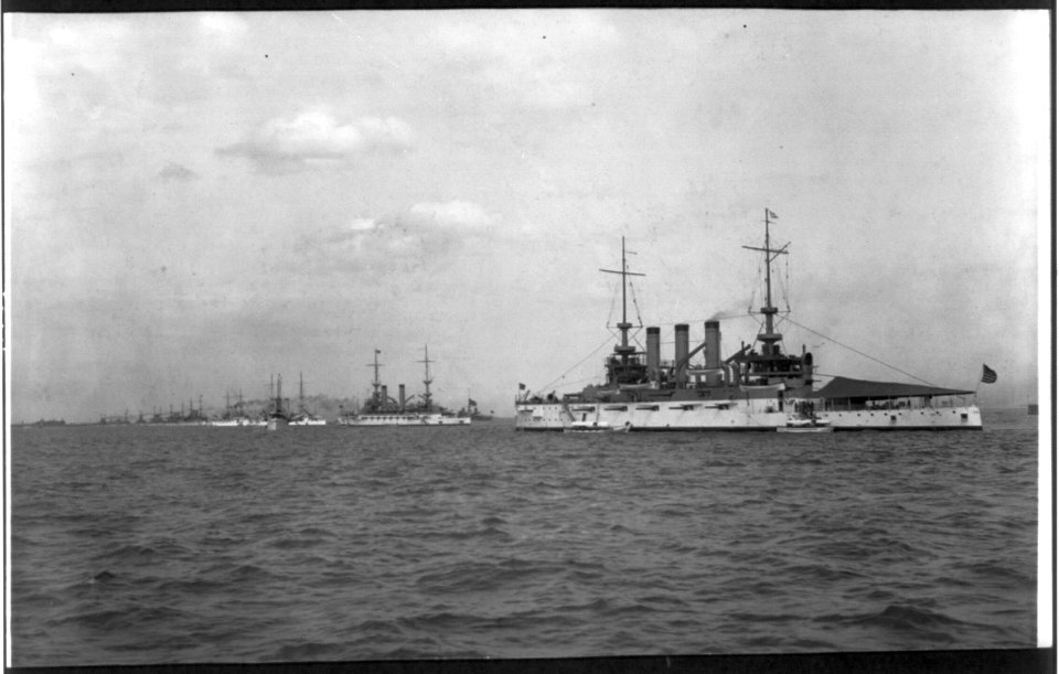 Fleet of war vessels LCCN2003688474