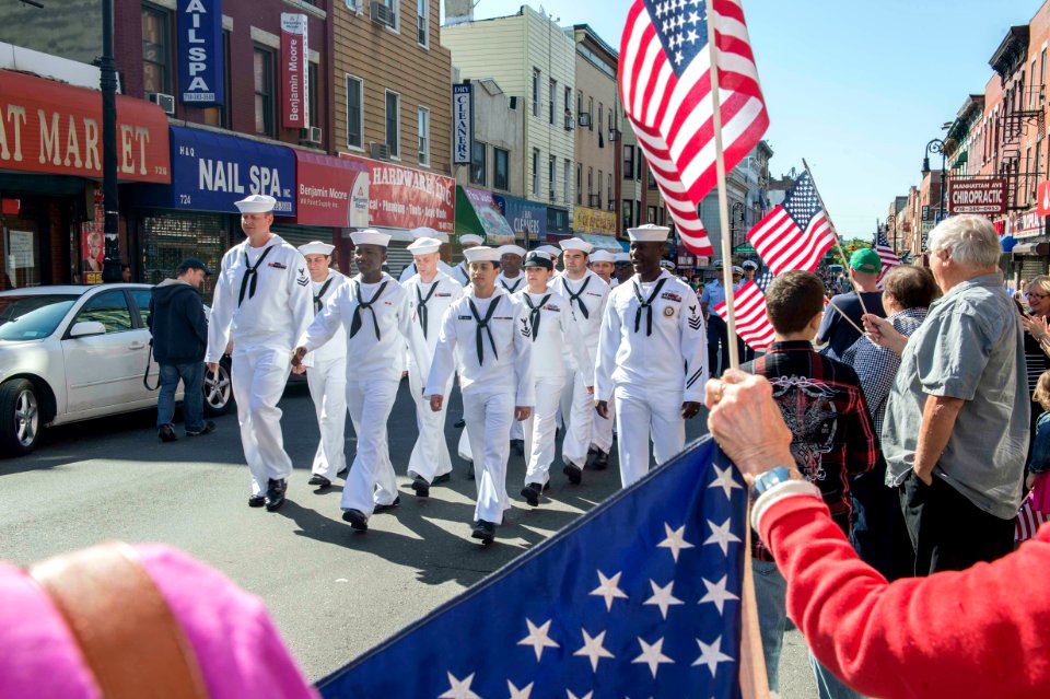 Fleet Week New York 140525-N-LN619-106