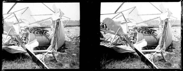 Fleury. Escadrille MF 2. M Farman venant de capoter. Moteur Renault - Fonds Berthelé - 49Fi731