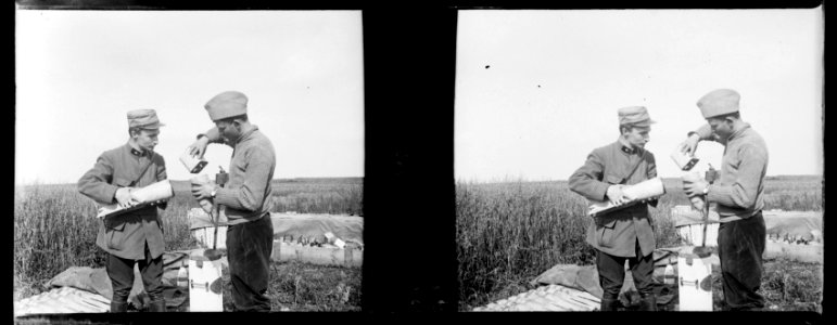 Fleury. Escadrille V114. Chargement d'une bombe. Gros. RB. - Fonds Berthelé - 49Fi948