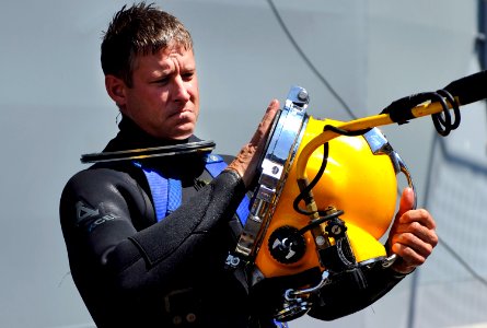 Flickr - Official U.S. Navy Imagery - A Navy diver conducts a pre-dive equipment check. (2)