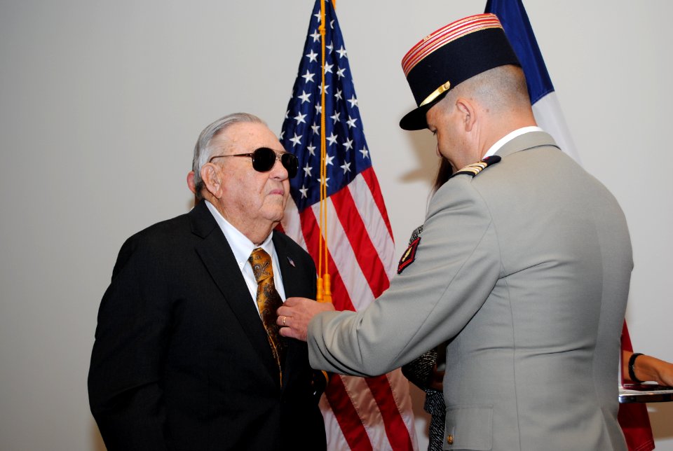 Flickr - Official U.S. Navy Imagery - A French army liaison officer, pins the French Legion of Honor on WWII U.S. Navy veteran.