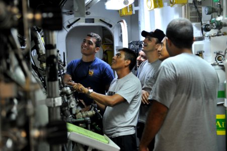 Flickr - Official U.S. Navy Imagery - A Guatemalan diver practices running a double locking decompression chamber.