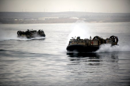 Flickr - Official U.S. Navy Imagery - A Landing craft air cushion approaches USS Makin Island.