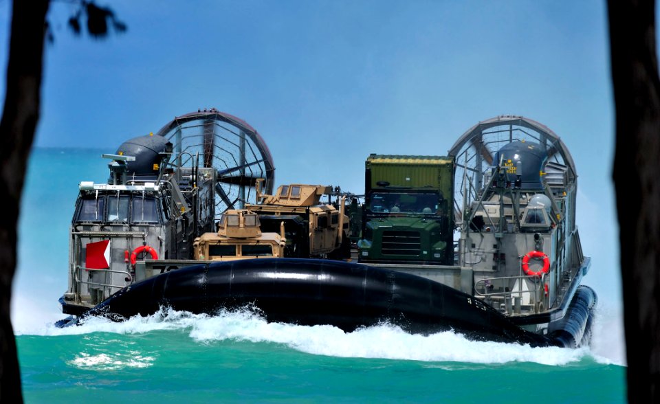Flickr - Official U.S. Navy Imagery - A Landing Craft Air Cushion approaches Bellows Beach.