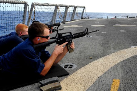 Flickr - Official U.S. Navy Imagery - A Sailor aims an M4 rifle during a small arms qualification.