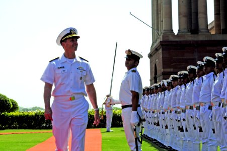 Flickr - Official U.S. Navy Imagery - Adm. Jonathan Greenert inspects the India navy Guard of Honour.