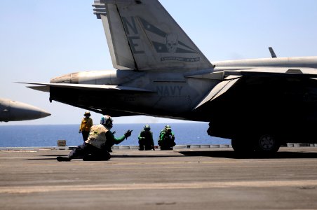 Flickr - Official U.S. Navy Imagery - A Sailor signals ready for launch. photo