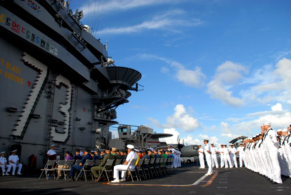 Flickr - Official U.S. Navy Imagery - Air wing commander addresses Sailors.
