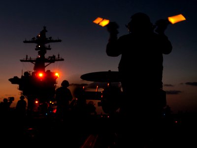 Flickr - Official U.S. Navy Imagery - Aircraft director guides E-2C Hawkey.