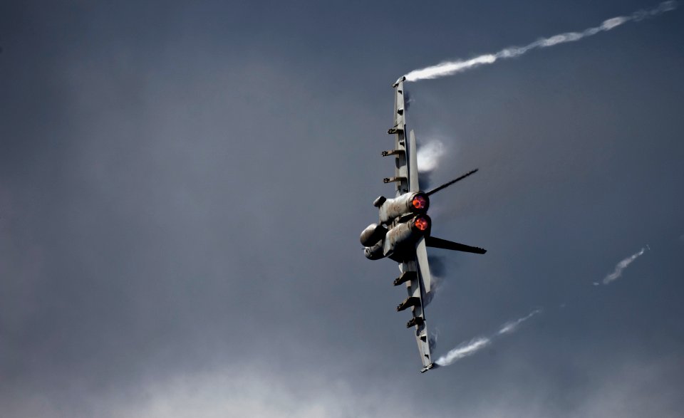 Flickr - Official U.S. Navy Imagery - Aircraft manuevers during an airpower deomonstration. (1)