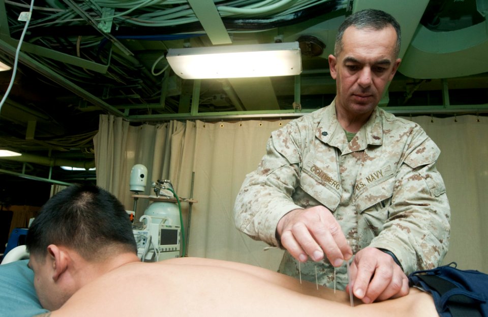 Flickr - Official U.S. Navy Imagery - Cmdr. Yevsey Goldberg conducts an acupuncture procedure. (2)