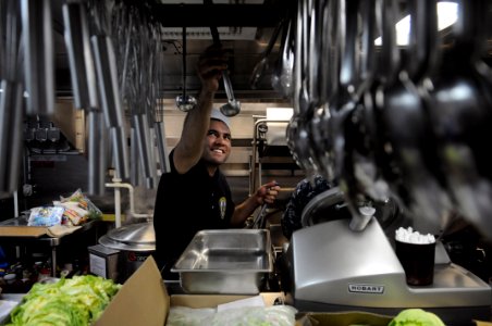 Flickr - Official U.S. Navy Imagery - Cryptologic Technician (Technical) Seaman Jake Hale works in the USS Shiloh galley.