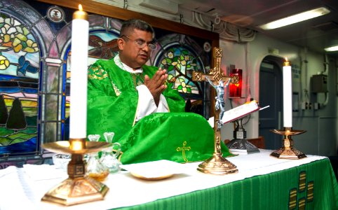 Flickr - Official U.S. Navy Imagery - Navy Chaplain conducts Mass.