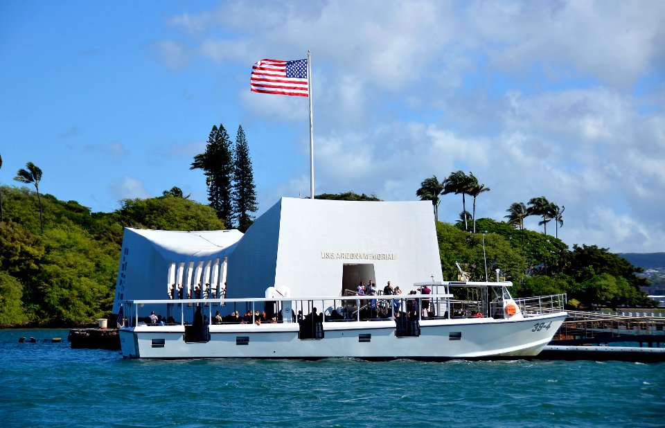 Flickr - Official U.S. Navy Imagery - Ferry boats using clean fuel technology shuttle passengers.