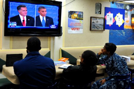 Flickr - Official U.S. Navy Imagery - Deployed Sailors watch a presidential debate. photo