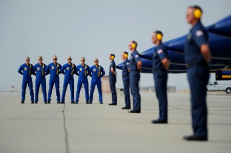 Flickr - Official U.S. Navy Imagery - Pilots from the Blue Angels at the Naval Air Station (NAS) Lemoore Central Valley Air Show