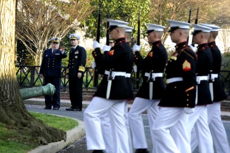 Flickr - Official U.S. Navy Imagery - French Chief of Naval Staff remarks to Chief of Naval Operations about a Marine Corps honor guard troop movement.