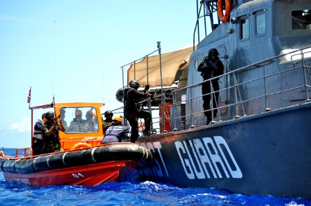 Flickr - Official U.S. Navy Imagery - Mauritius sailors conduct a boarding drill.