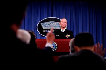 Flickr - Official U.S. Navy Imagery - Members of the press raise their hands to ask the CNO questions photo