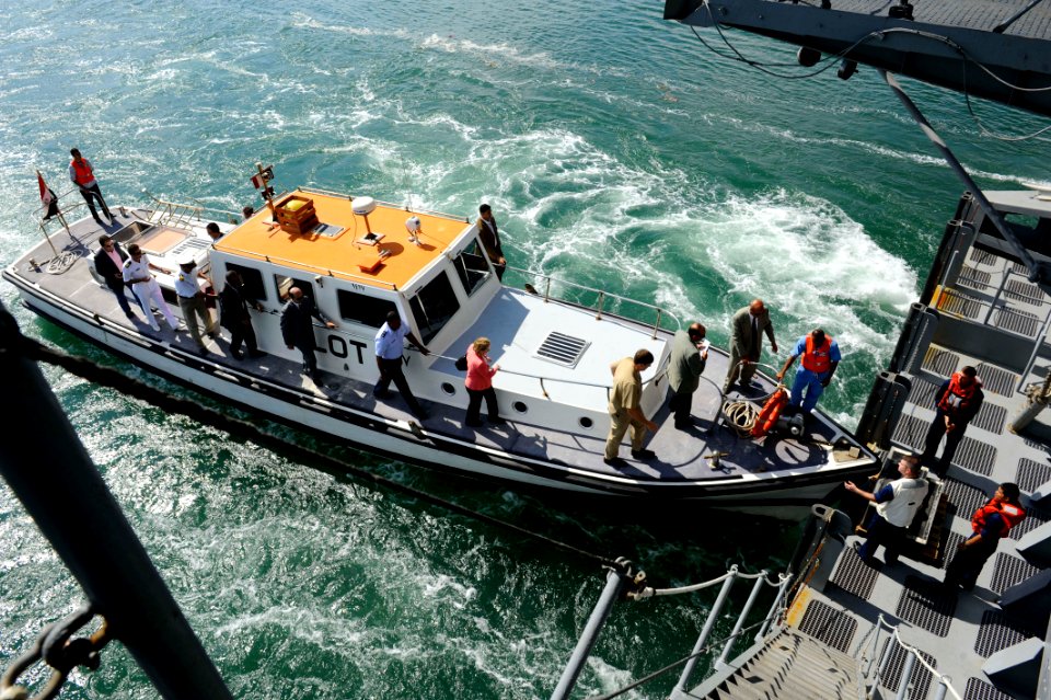 Flickr - Official U.S. Navy Imagery - Military and civilians visit USS Enterprise.